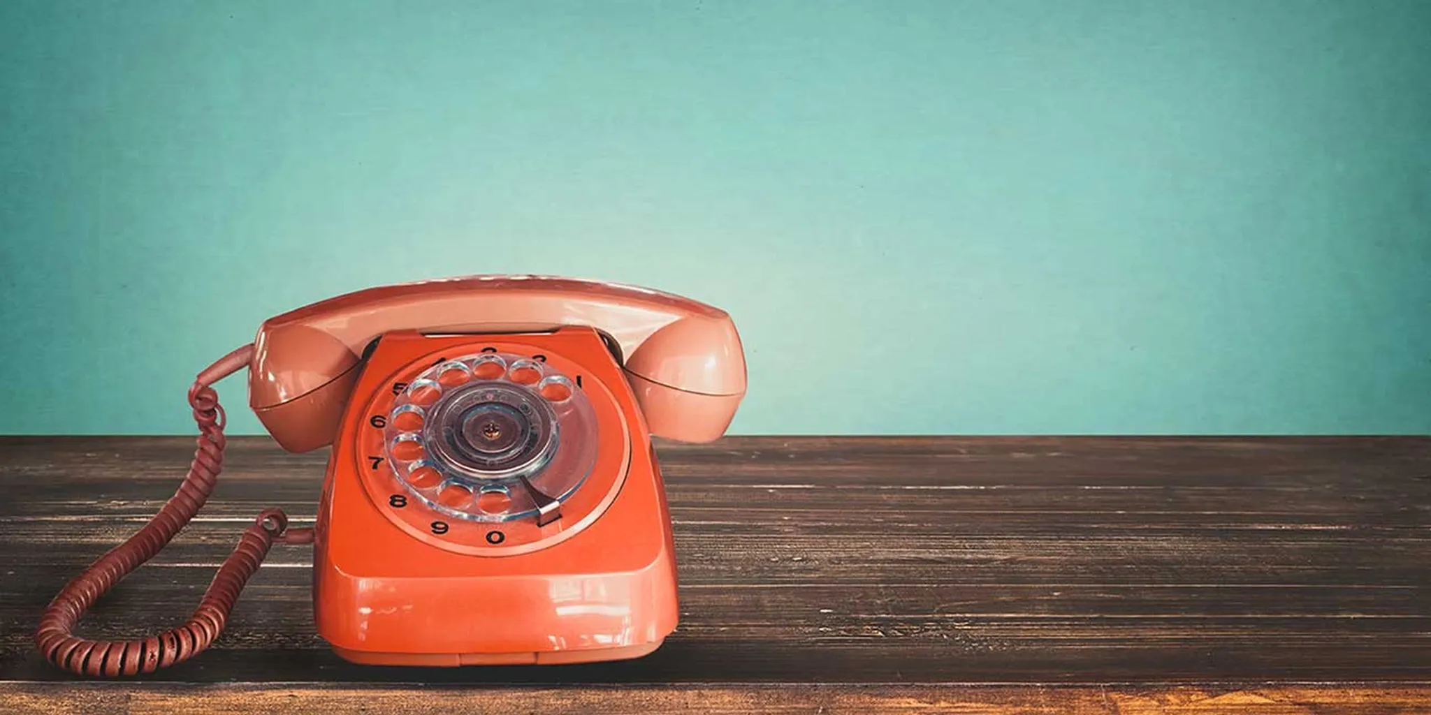 Altes Telefon in Orange