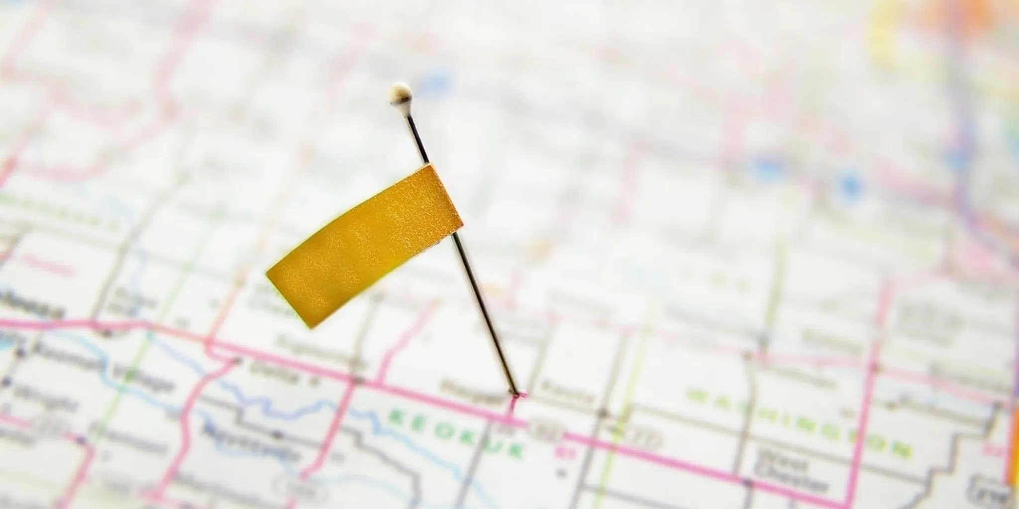 Wimpel auf Landkarte
